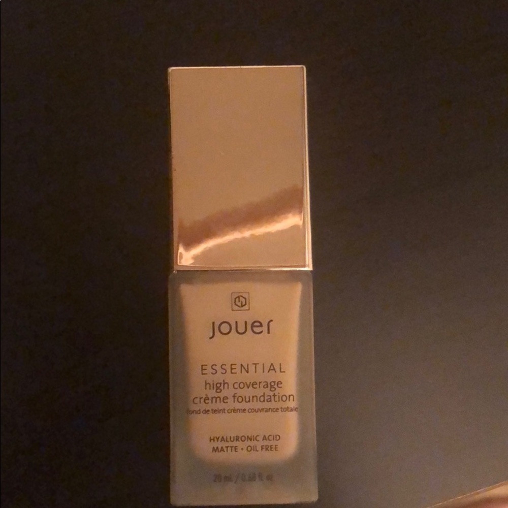 Jouer essential high coverage foundation